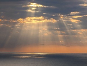 後光さす太平洋が絶景のp地球が丸く見える展望台頂上