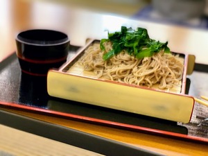 お昼は、ニラ蕎麦