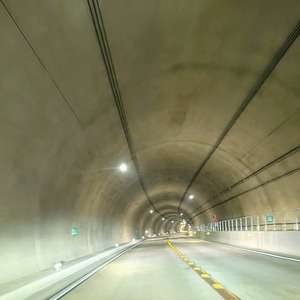 茨城県・上曽トンネの中も快適な道路