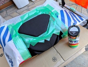 艶消しの黒でスプレー塗装