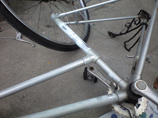 紙やすりで下地作業