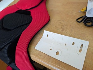 カッティングした文字を元に戻して位置を整える