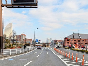 エブリィで横浜・加レンガ倉庫を通過