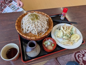 お昼は、恒例!初季節の天ざる