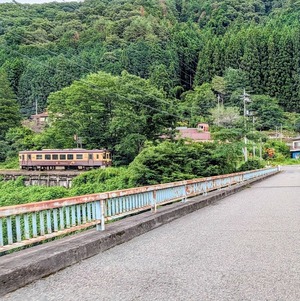 丁度、渡良瀬鉄道通過