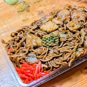 今日の夕食は名物ジャガイモ焼きそば・いか入り