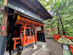 温泉神社本殿