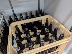 冷やした大瓶ビールの配達