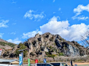 露天風呂からも見える岩井堂砦が絶景