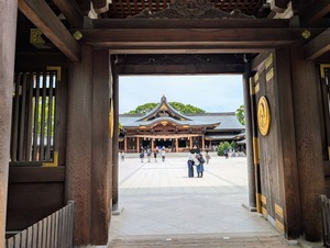 立派なお社の寒川神社