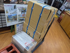 発送作業・天然水ペット飲料
