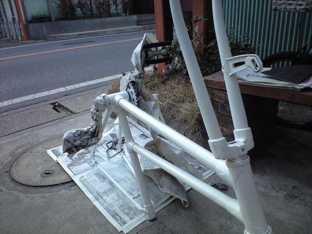 白色で下地塗装