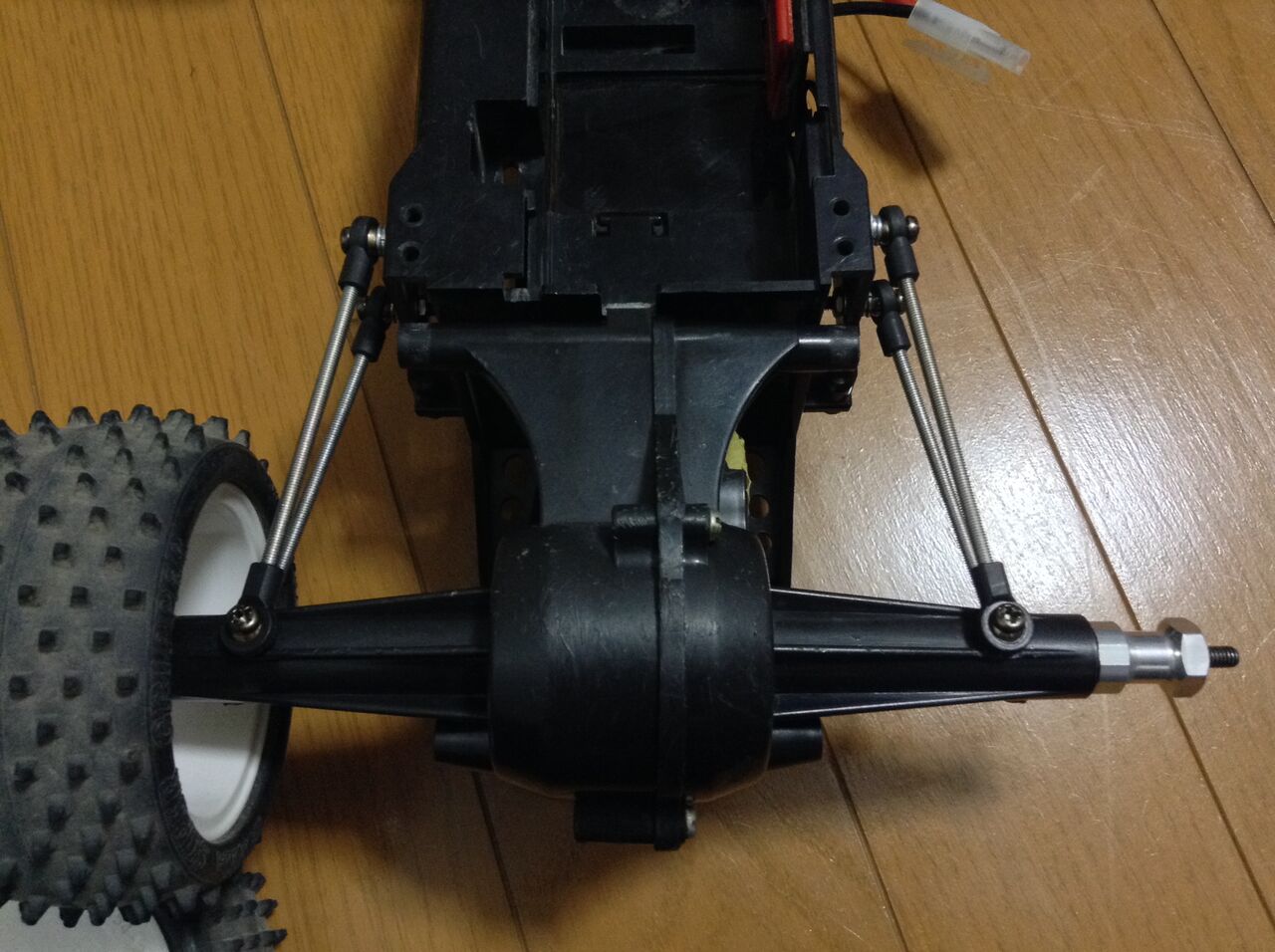 11 7の作業 タミヤ グラスホッパーのリア5リンクサス化 お父さんの作業部屋