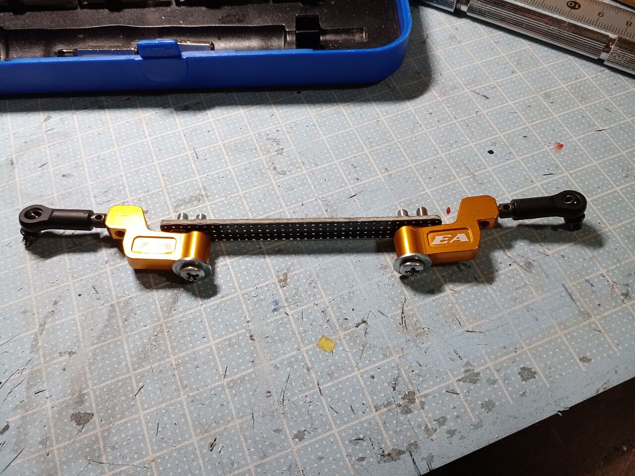 2025/3/8の作業：タミヤ TA03Fのフロントサスの改修 : お父さんの作業部屋