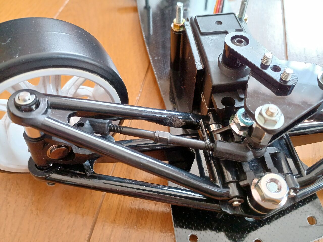 2024/3/20の作業:タミヤ F103GT ドリフトの製作⑤ : お父さんの 2024/3/20の作業:タミヤ F103GT ドリフトの製作⑤ : お父さんの