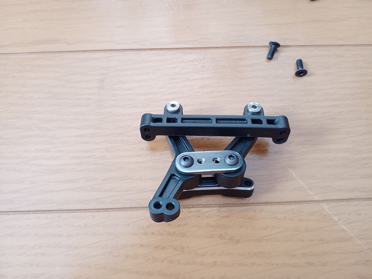 2025/8/3の作業：ヨコモ RD2.0のベルクランク回りの補強部品の取り付け