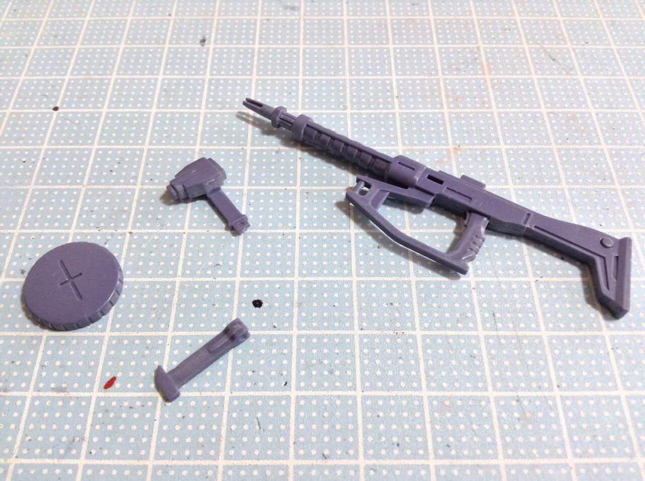 21 8 29の作業 ガンプラ Hguc ハイザックの製作 武器類のデコレーションとモノアイの製作 お父さんの作業部屋