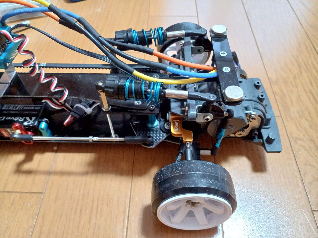 2024/10/6の作業：タミヤ TA03Fのパッシブ4WS化① : お父さんの