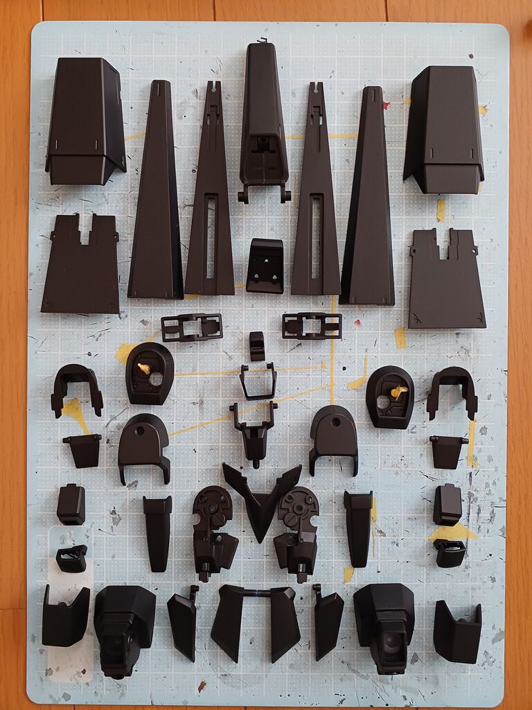 2026/5/9の作業：HGUC ギャプランの製作⑤：サーフェイサーの塗布