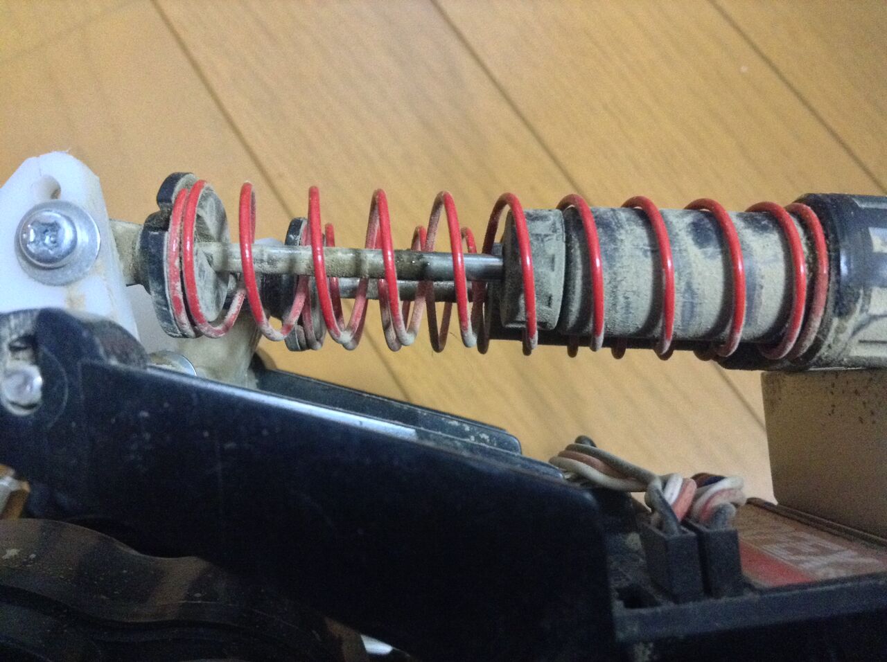 12 27の作業 タミヤ グラスホッパーのcvaダンパーの改良 お父さんの作業部屋 12 27の作業 タミヤ グラスホッパーのcvaダンパーの改良 お父さんの作業部屋