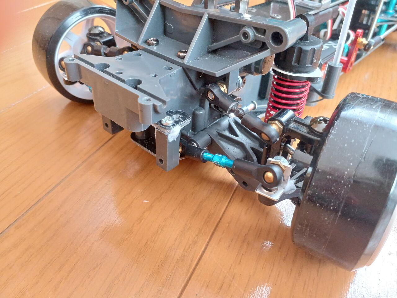 2024/10/6の作業:タミヤ TA03Fのパッシブ4WS化① : お父さんの 2024/10/6の作業:タミヤ TA03Fのパッシブ4WS化① : お父さんの