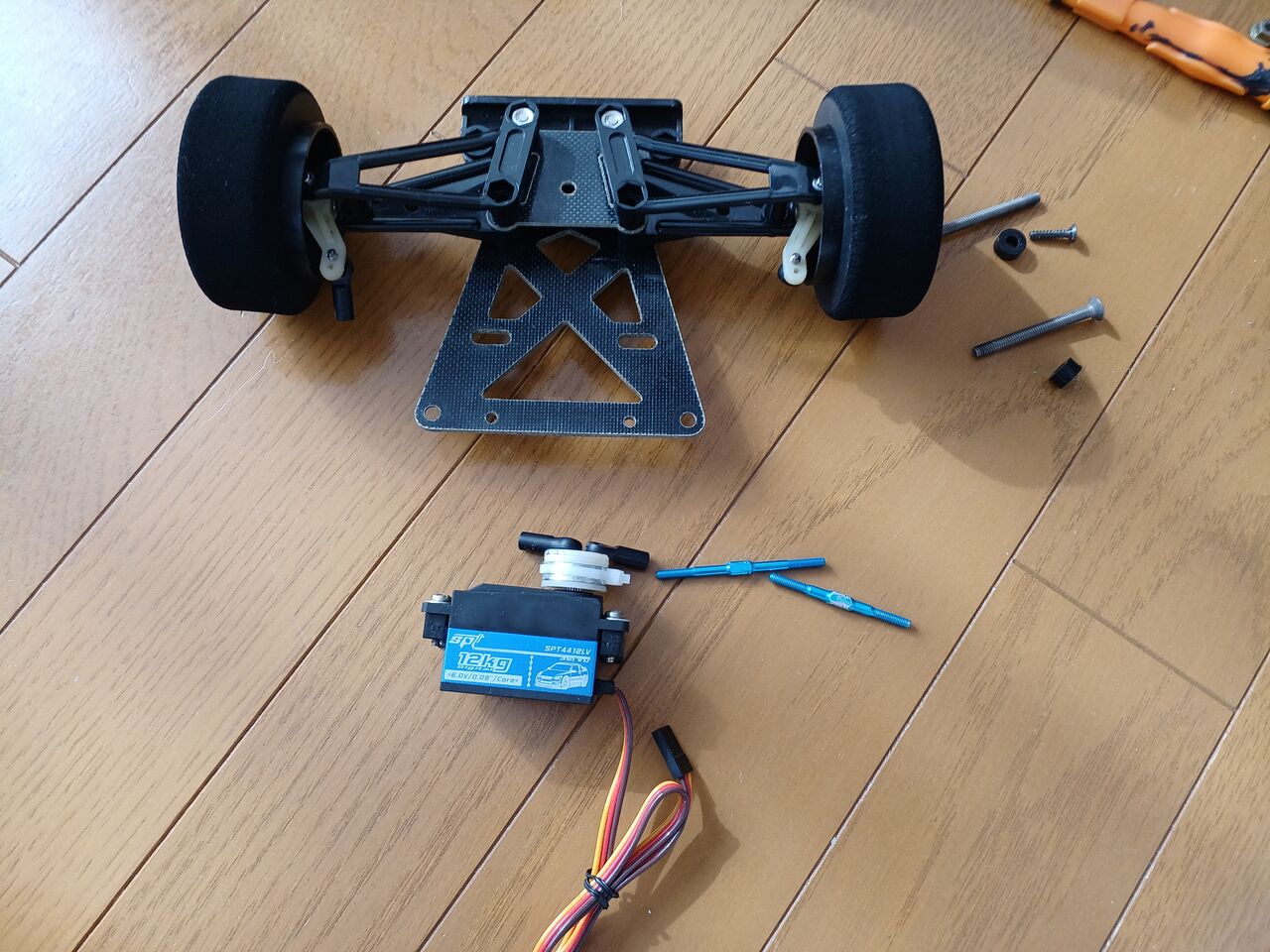 マ*ロ様 タミヤ　RCカー　Cカーシャーシ　未使用センターサーボ 2026/2/7の作業：タミヤ Cカーのステアリングサーボ位置の変更