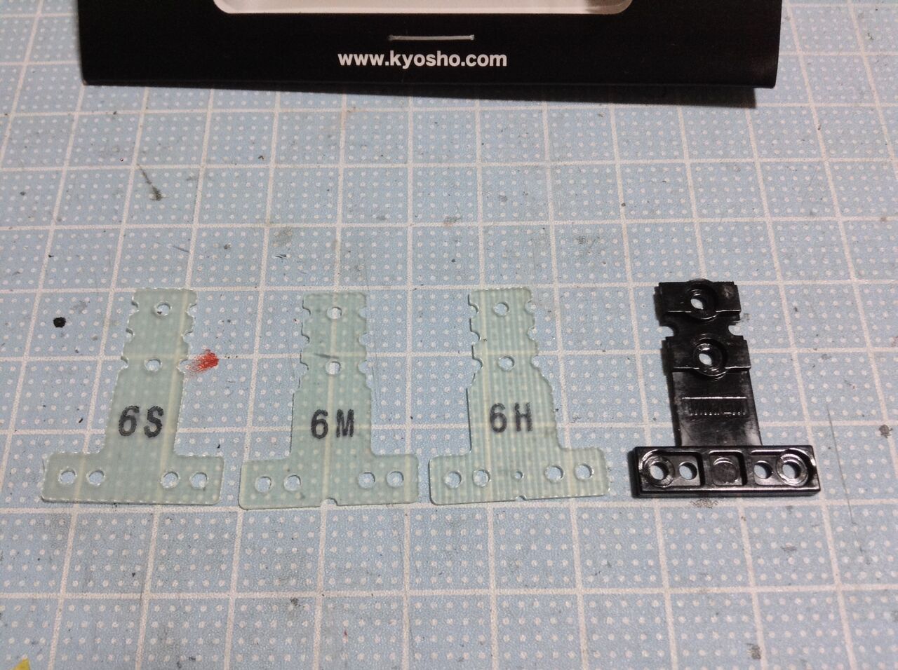 2023/6/22の作業:京商 Mini-Z RWDのリヤサスプレートの交換 2023/6/22の作業:京商 Mini-Z RWDのリヤサスプレートの交換