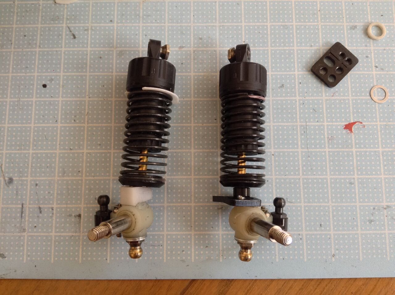 ポーランド実物　AK/タンタル用バイポッド オリジナル　【ラスト1点】 2022/10/29の作業：タミヤ グラスホッパーのフロントストラット