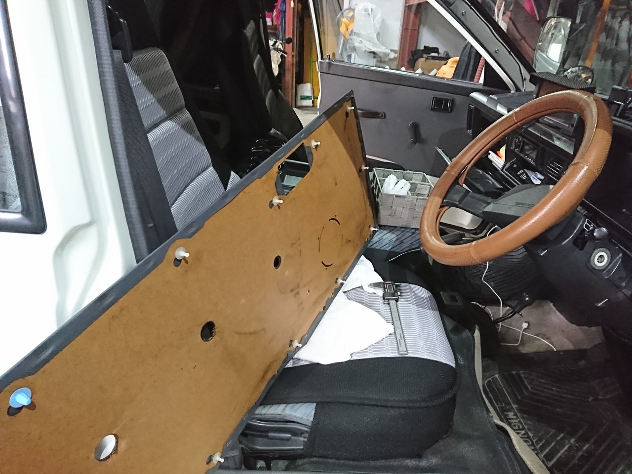 キャンピングカーにスピーカー増設 動けるデブ父さんは最強