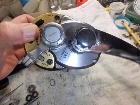 シマノ ティアノス16 TYRNOS16 右巻き Amazon | シマノ(SHIMANO) ベイトリール 両軸 ティアノス 16 右