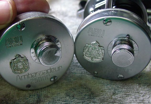 アンバサダー2500Cクレストマーク取替作業! : リール屋 アンバサダー2500Cクレストマーク取替作業! : リール屋