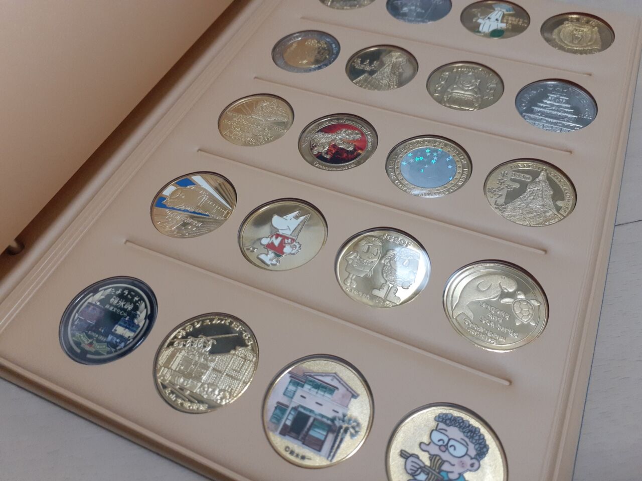 あの記念メダルについにゲームモチーフが！？ : 毎週日曜朝更新