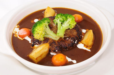 煮込みハンバーグ季節の温野菜添え