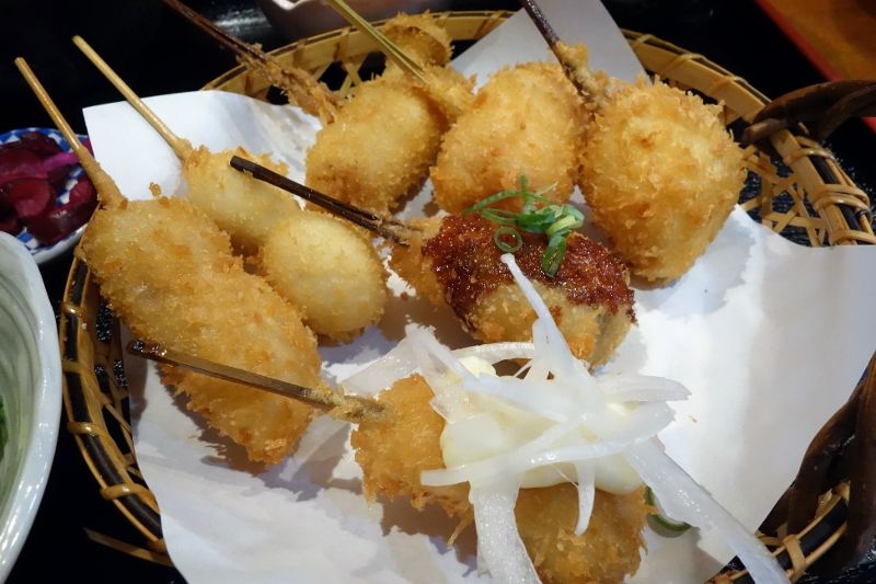 サックリふんわりと揚げられた創作系串カツのランチ ｂランチを楽しめる 夜は串揚げと一品お酒がいただけるお店 人めぼれ 姫路市飾磨区 姫路 グルメ 飲み喰いブログ男ビール塾