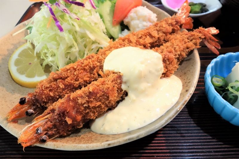頭からガブリといただける大きなエビフライの海老フライ定食を楽しめる ドライブでモーニング ランチに便利なお店 エンジェルハウス 姫路市夢前町 姫路 グルメ 飲み喰いブログ男ビール塾