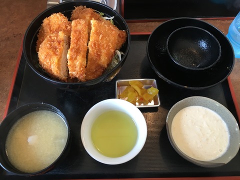 福井県のソースカツ丼と醤油カツ丼