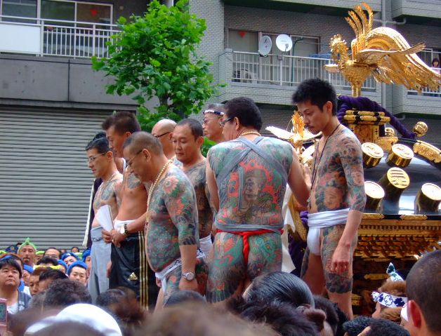 浅草三社祭で刺青を見せると逮捕されるぞ Ww バカシブ