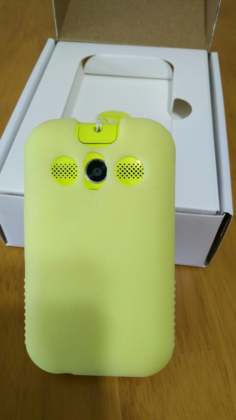 ソフトバンクのキッズフォンにauマモリーノ4のカバーを着けました 青空に月 ソフトバンクのキッズフォンにauマモリーノ4のカバーを着けました 青空に月