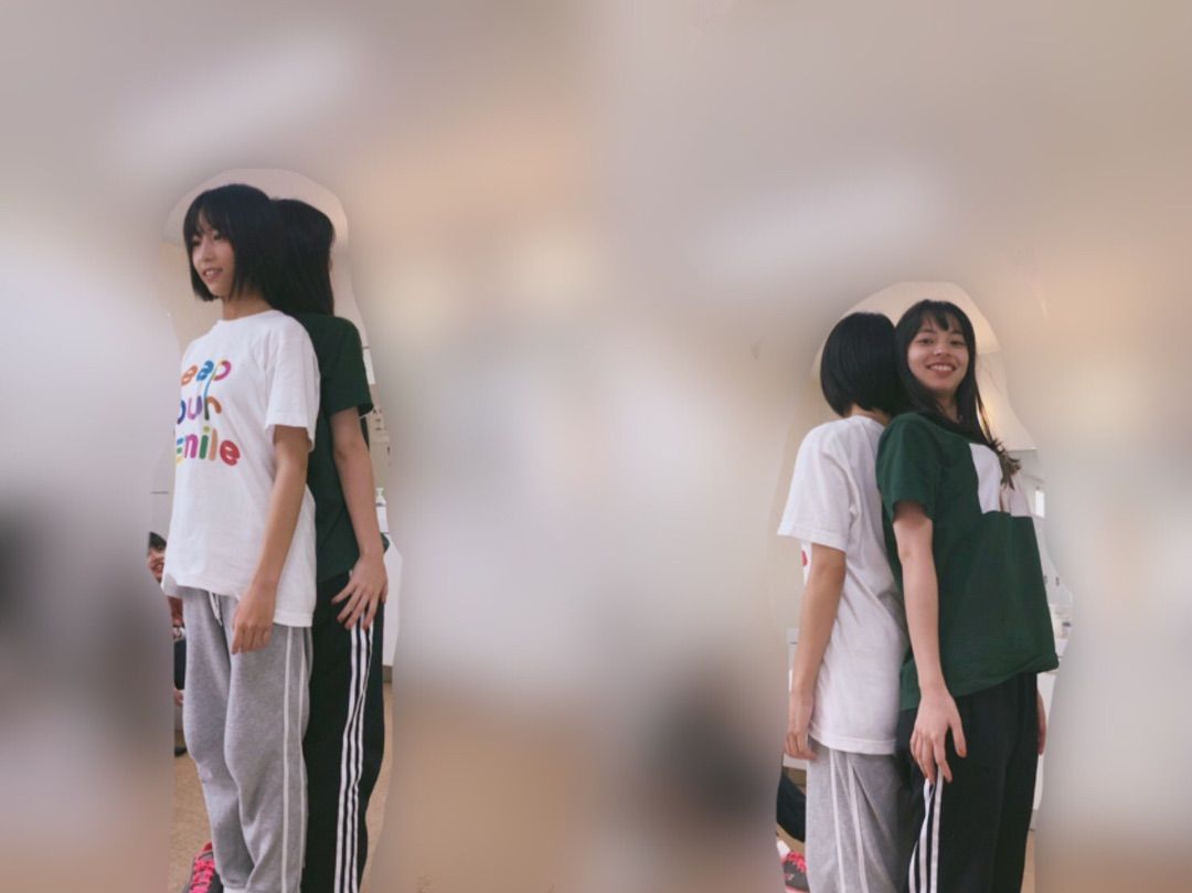 橋迫鈴と上國料萌衣が背比べ ハロプロ研修生まとめブログ