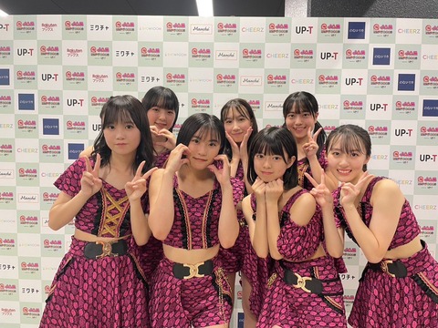 F4c-G_8aoAA2uxr