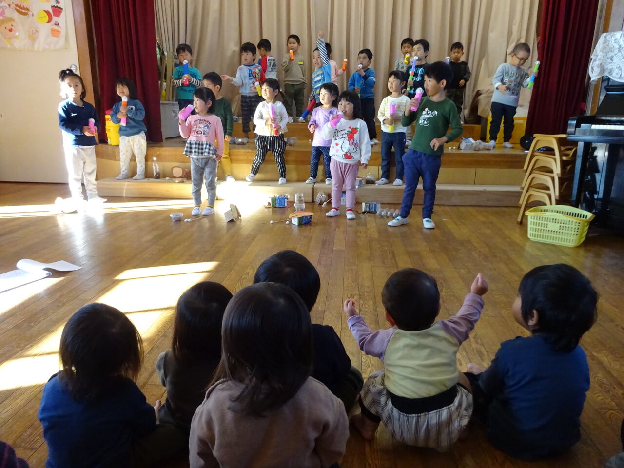 音楽発表会ごっこをしました♪(3歳児) ハローこども園 音楽発表会ごっこをしました♪(3歳児) ハローこども園