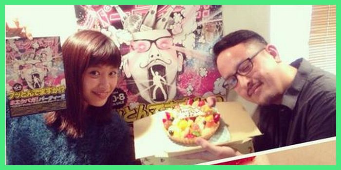 Takeru John Otoguroさん「メジャーデビューのサプライズお祝いケーキ頂きました!愛ちゃん百瀬さんありがとう!」