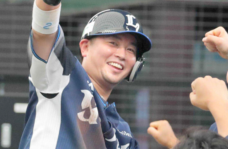 埼玉西武ライオンズ　岡田雅利選手　サイン入り帽子 岡田雅利 選手のユニフォームを着て グラウンドに現れたのは