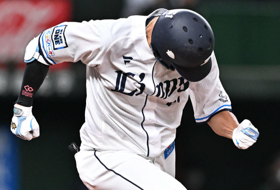 西武ライオンズ 愛斗選手 バッティンググローブ Yahoo!オークション - 埼玉西武ライオンズ 愛斗選手♯53 実使用