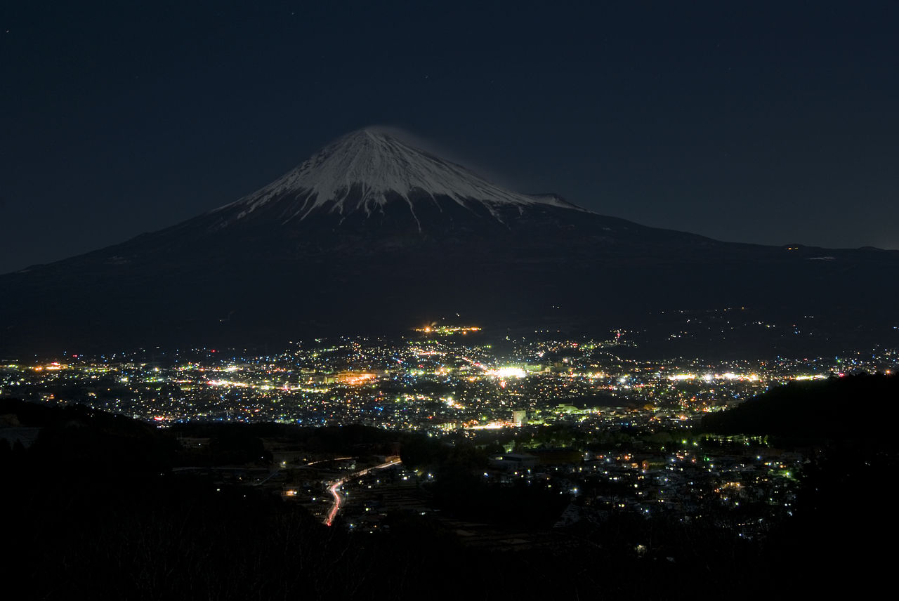 月明かりの富士山 へんぽらいの祭り談義 月明かりの富士山 へんぽらいの祭り談義
