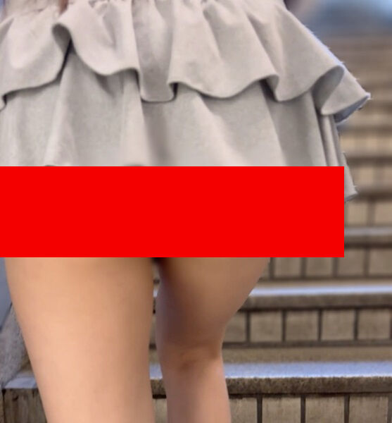 ◆【画像】パンチラどころかハミケツの超ミニスカお姉さん、見つかるwww