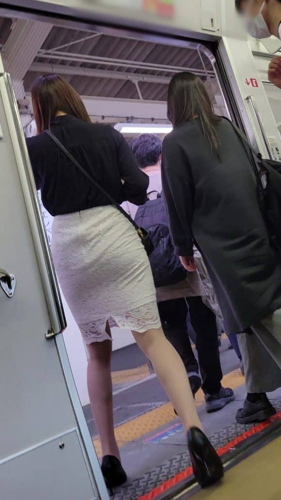 ◆タイトスカートの尻のエロさを隠しきれてない画像 part23 変態の宴Ⅱ