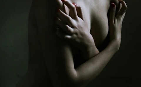 ◆【画像】元アイドルのおっぱい丸出し覚醒全裸が芸術すぎるｗｗｗ 変態の宴Ⅱ