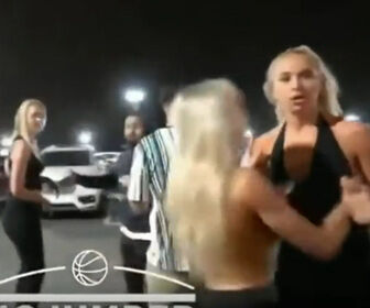 ◆【動画】駐車場で怒った金髪女性たちが男性に殴りかかる 変態の宴Ⅱ