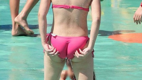 ◆【画象】水着の食い込みを直す時に見える尻ｗｗｗ 変態の宴Ⅱ